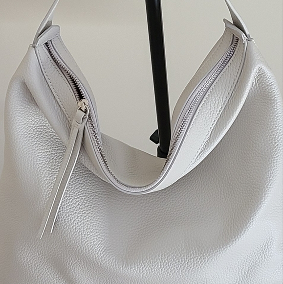 Everlane Boss Leather Bag in Sandstone - Picture 8 of 9